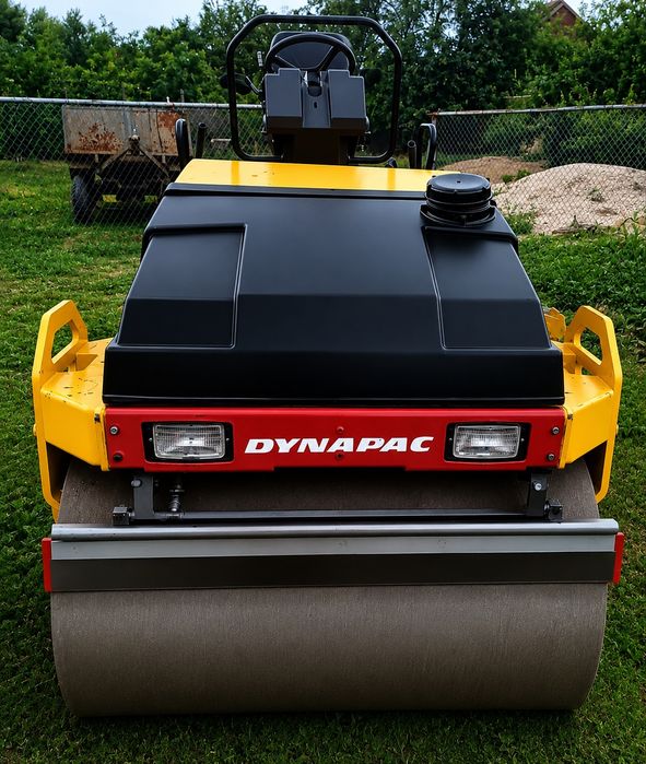 Двухвальцовый дорожный каток Dynapac CC142